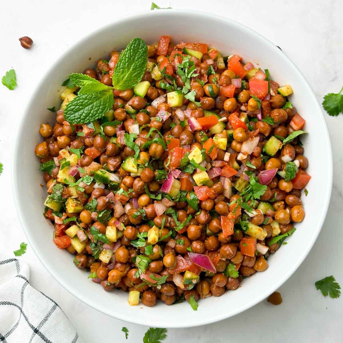 Chickpeas Salad + Green Sauce